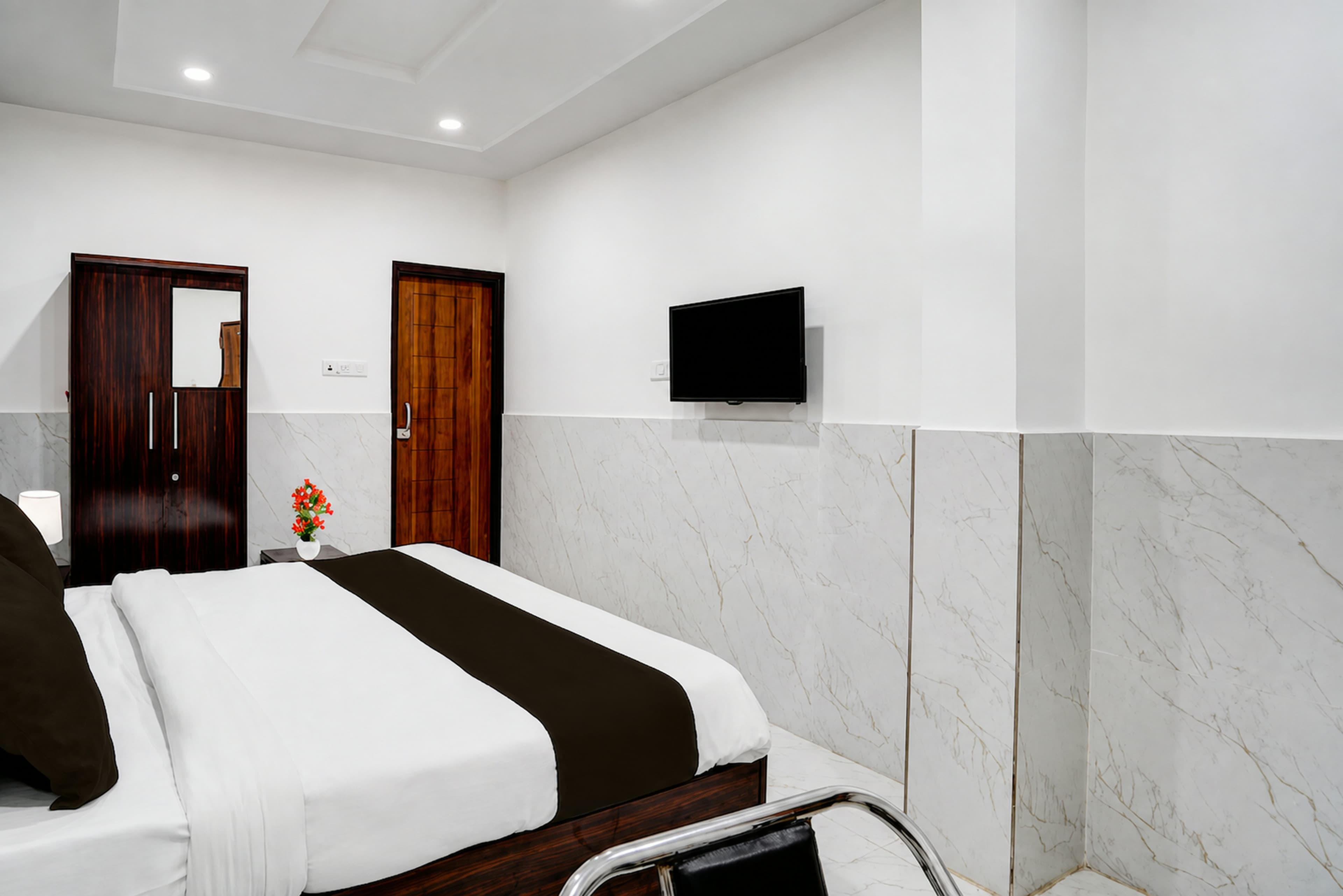 AC guest room with a comfortable double bed