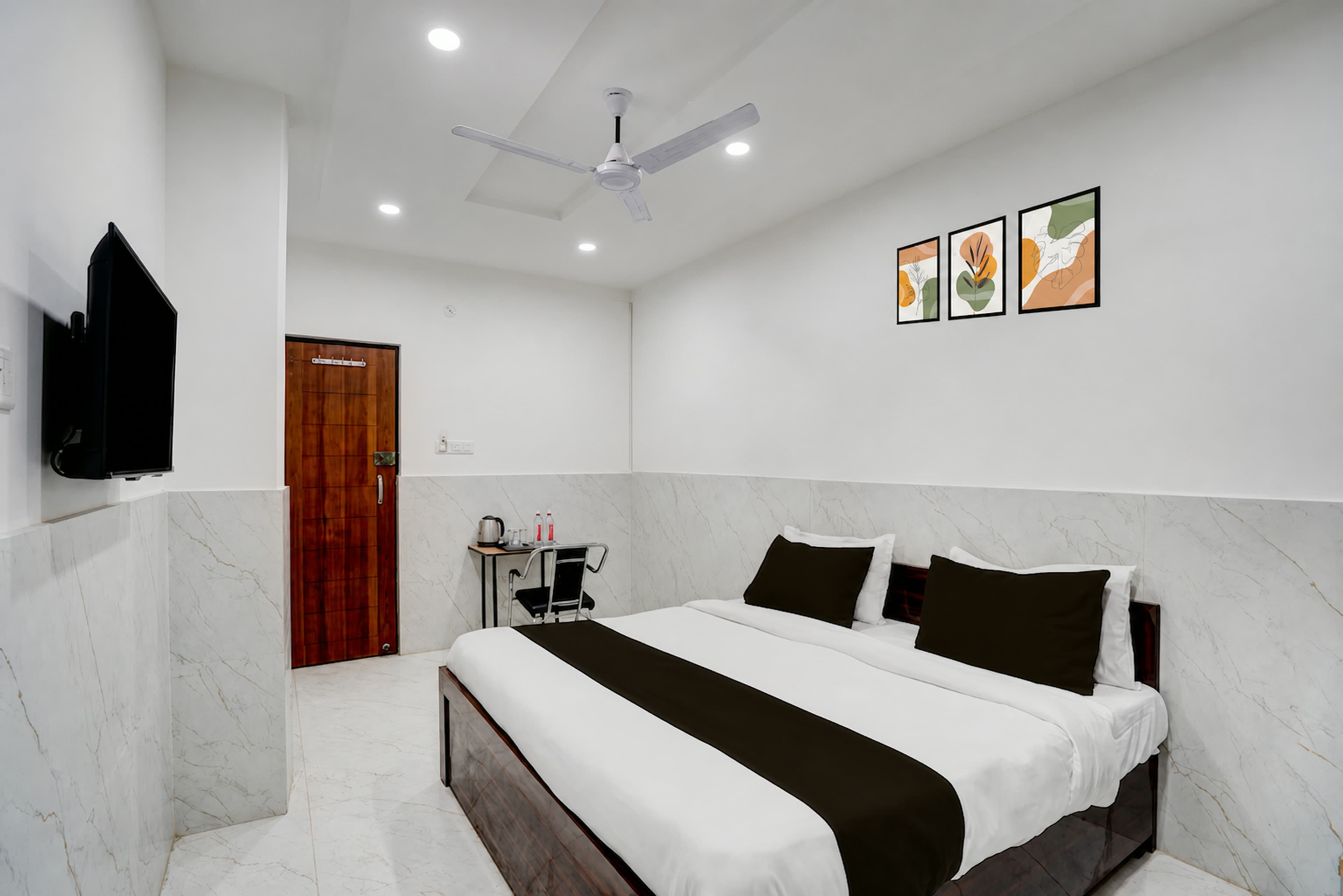 Guest room with a double bed and a small seating area